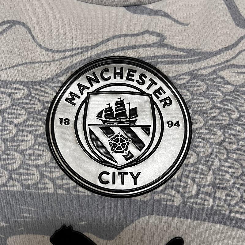 Camisa Manchester City I 24/25 Puma - Ano do Dragão - Loja da Seven